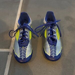 adidas Kids predator cleats - Blue and Yellow